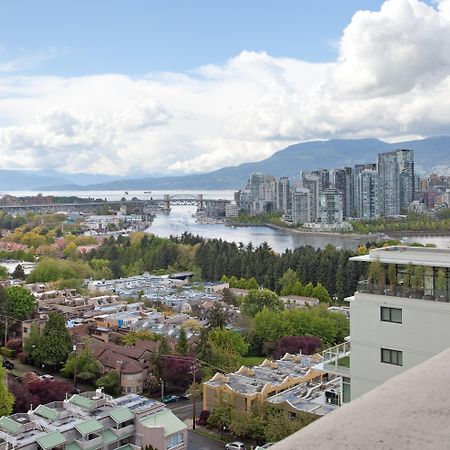Holiday Inn Vancouver-Centre Broadway By Ihg Bagian luar foto