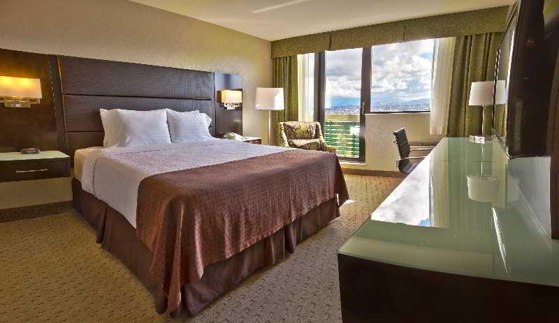 Holiday Inn Vancouver-Centre Broadway By Ihg Bagian luar foto