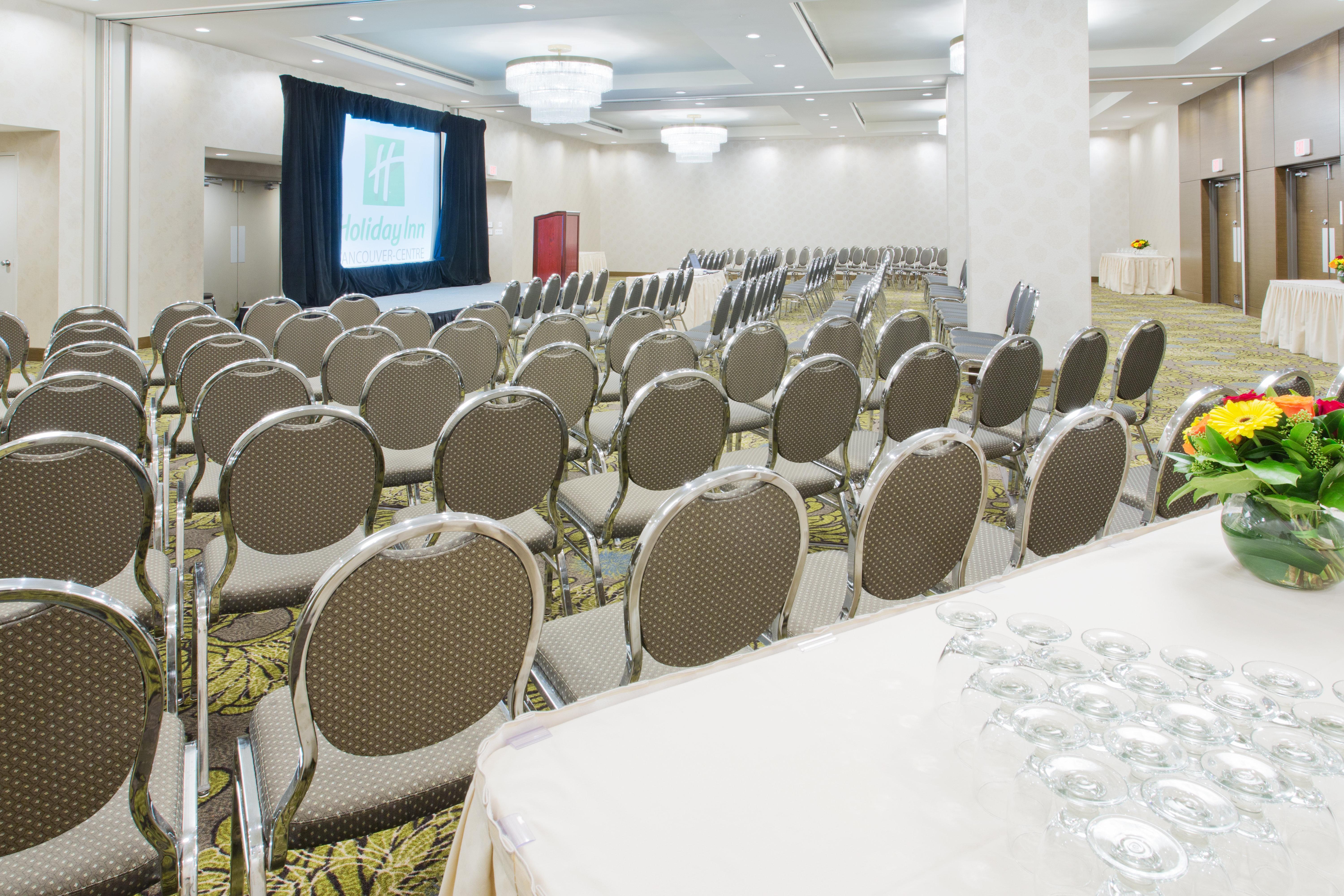 Holiday Inn Vancouver-Centre Broadway By Ihg Bagian luar foto
