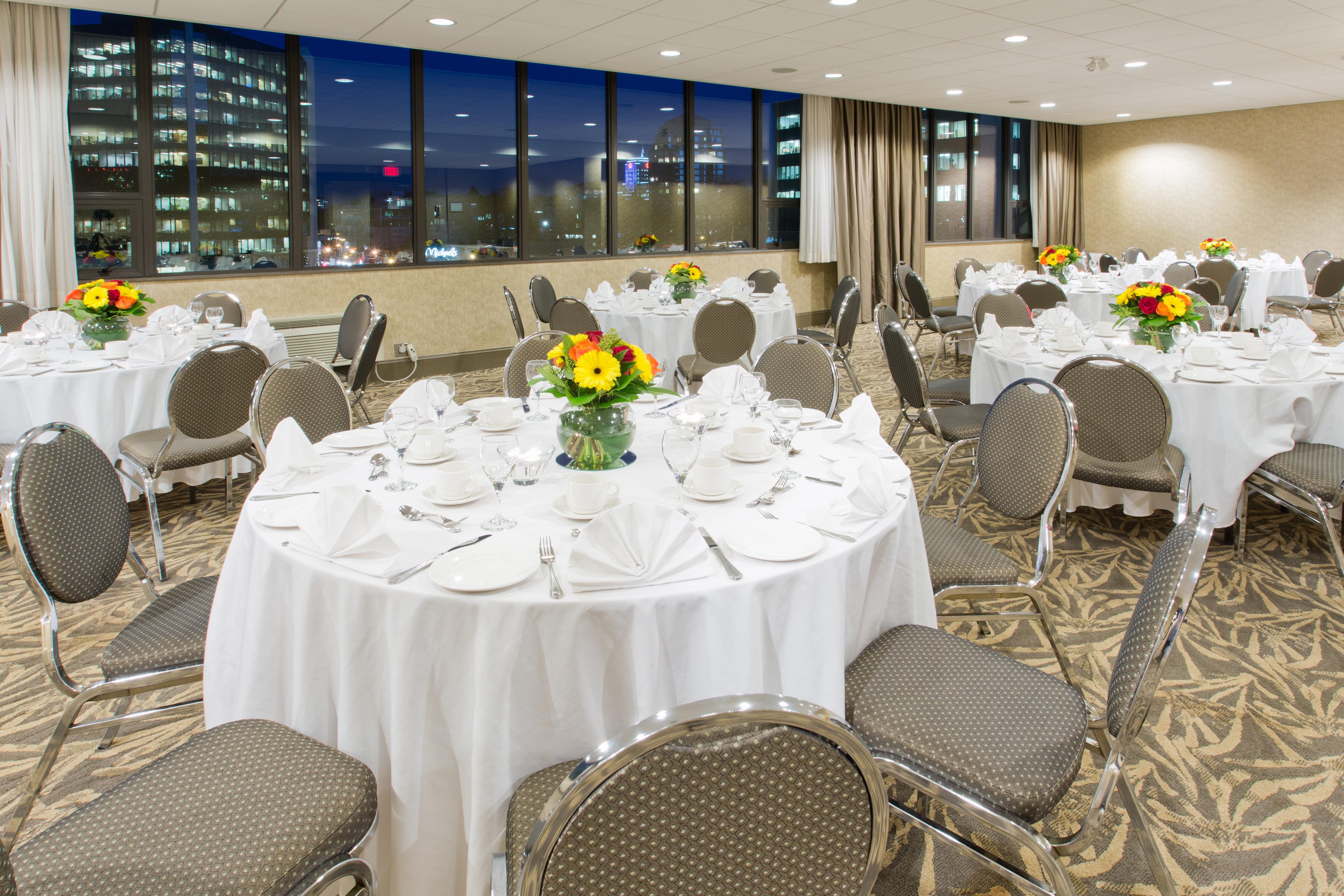 Holiday Inn Vancouver-Centre Broadway By Ihg Bagian luar foto
