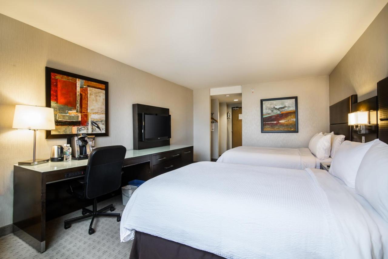 Holiday Inn Vancouver-Centre Broadway By Ihg Bagian luar foto