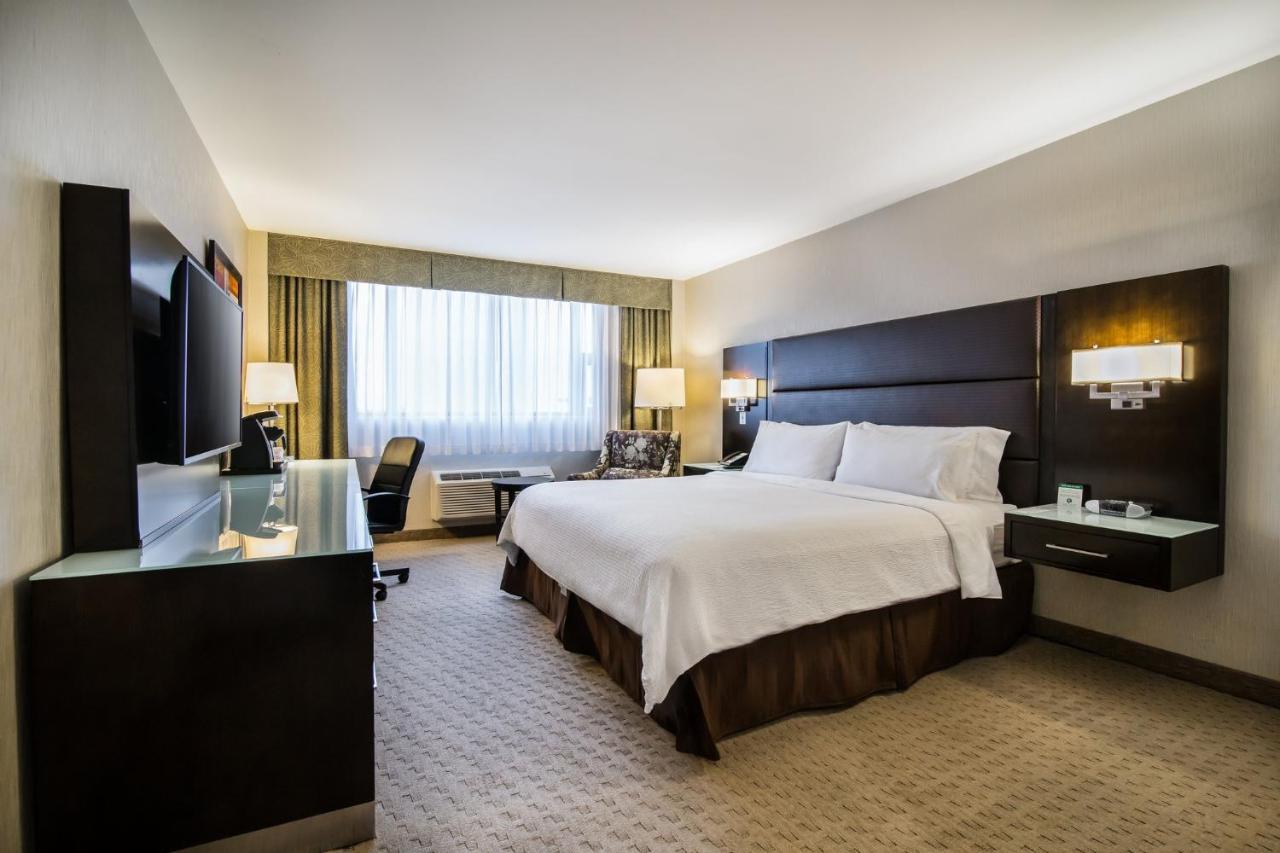 Holiday Inn Vancouver-Centre Broadway By Ihg Bagian luar foto