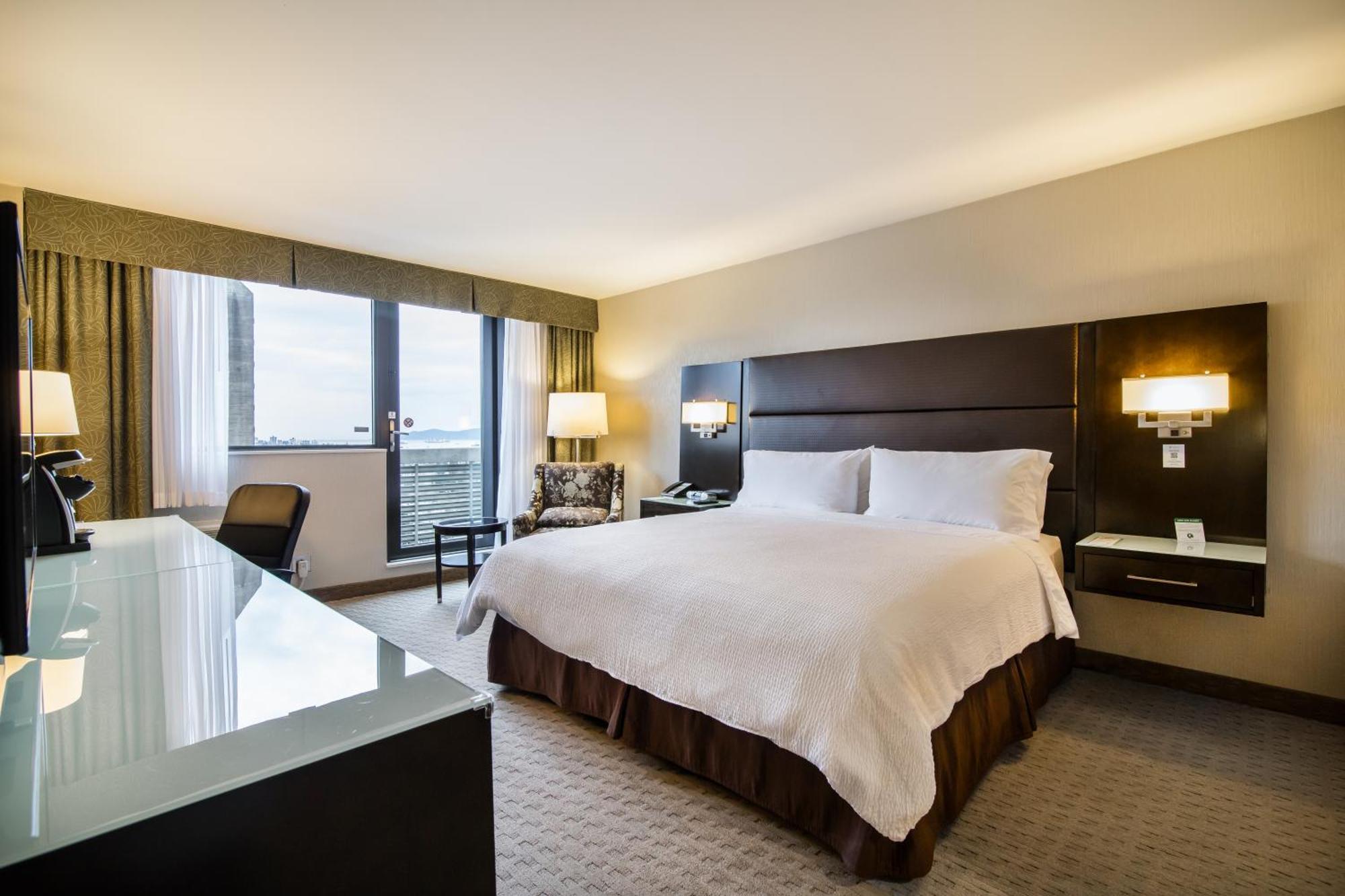 Holiday Inn Vancouver-Centre Broadway By Ihg Bagian luar foto
