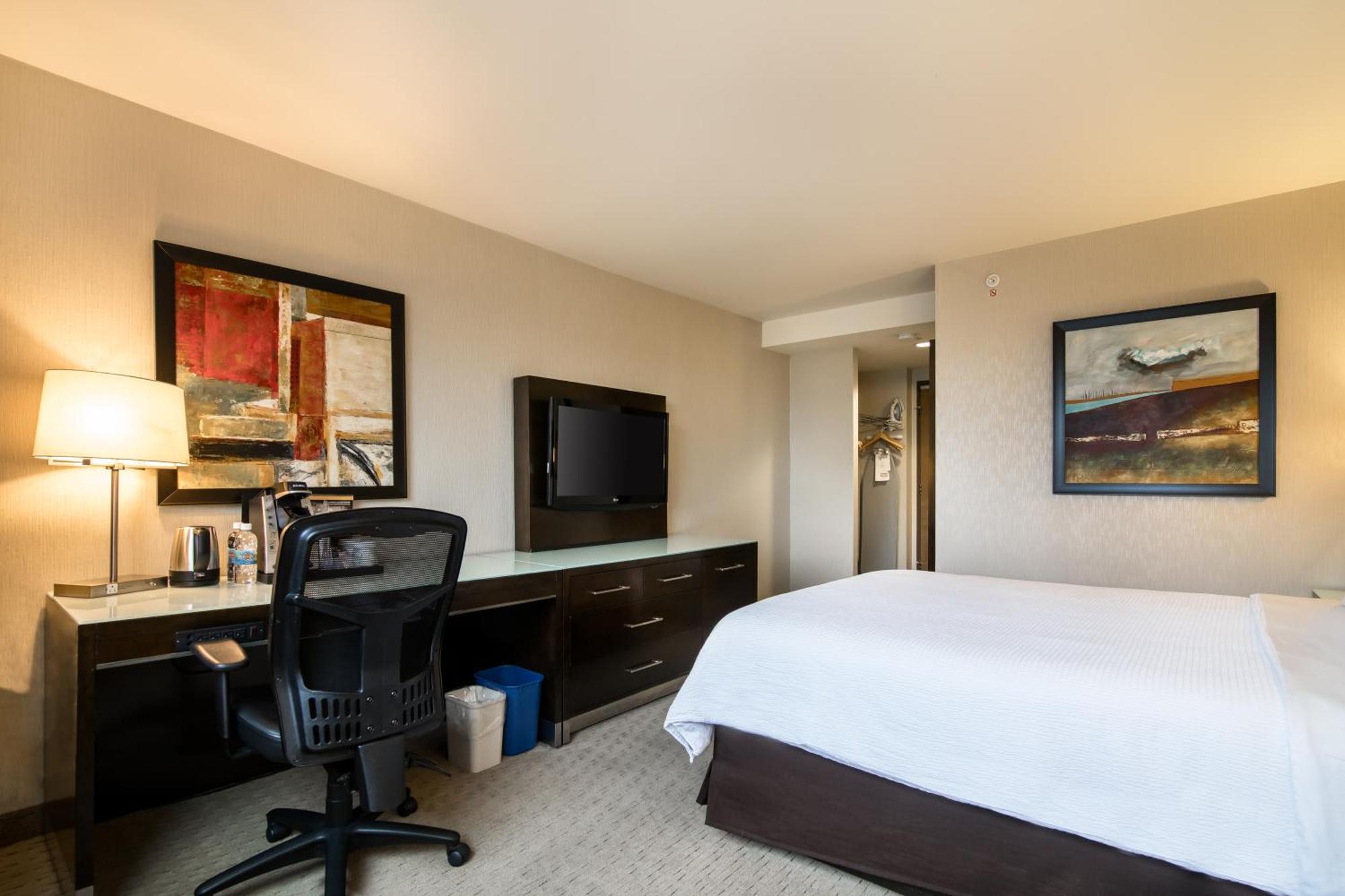 Holiday Inn Vancouver-Centre Broadway By Ihg Bagian luar foto