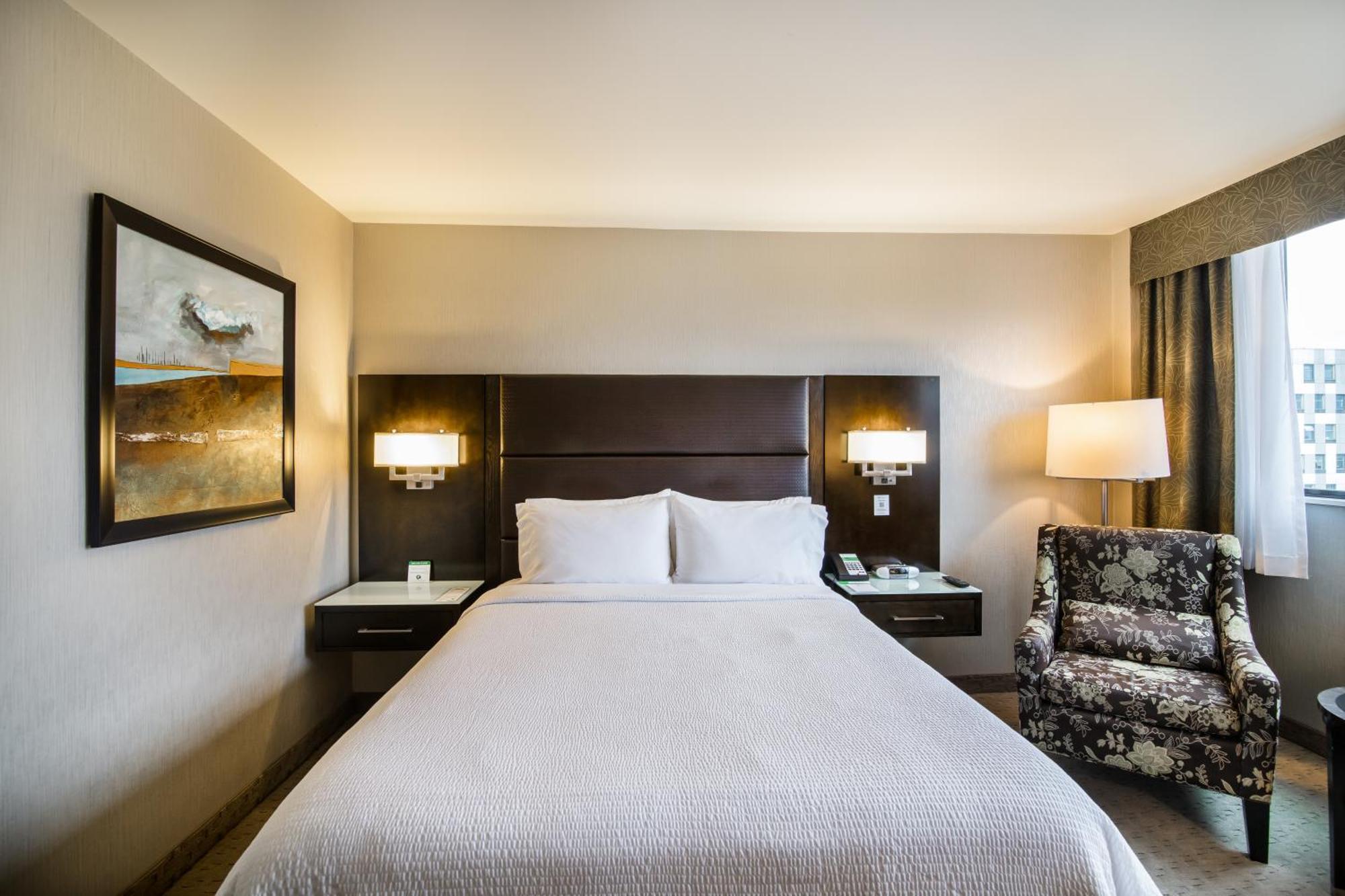 Holiday Inn Vancouver-Centre Broadway By Ihg Bagian luar foto