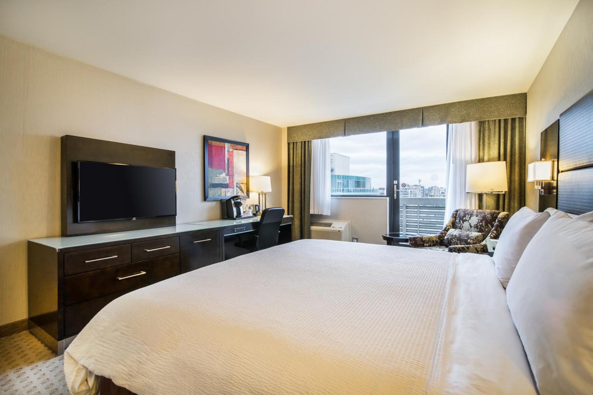 Holiday Inn Vancouver-Centre Broadway By Ihg Bagian luar foto