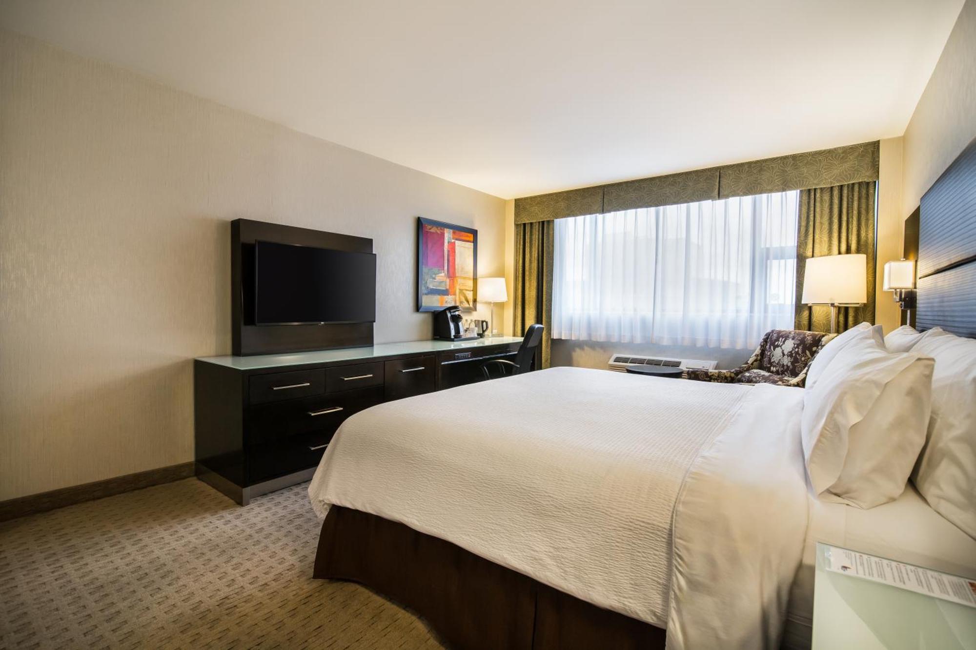 Holiday Inn Vancouver-Centre Broadway By Ihg Bagian luar foto