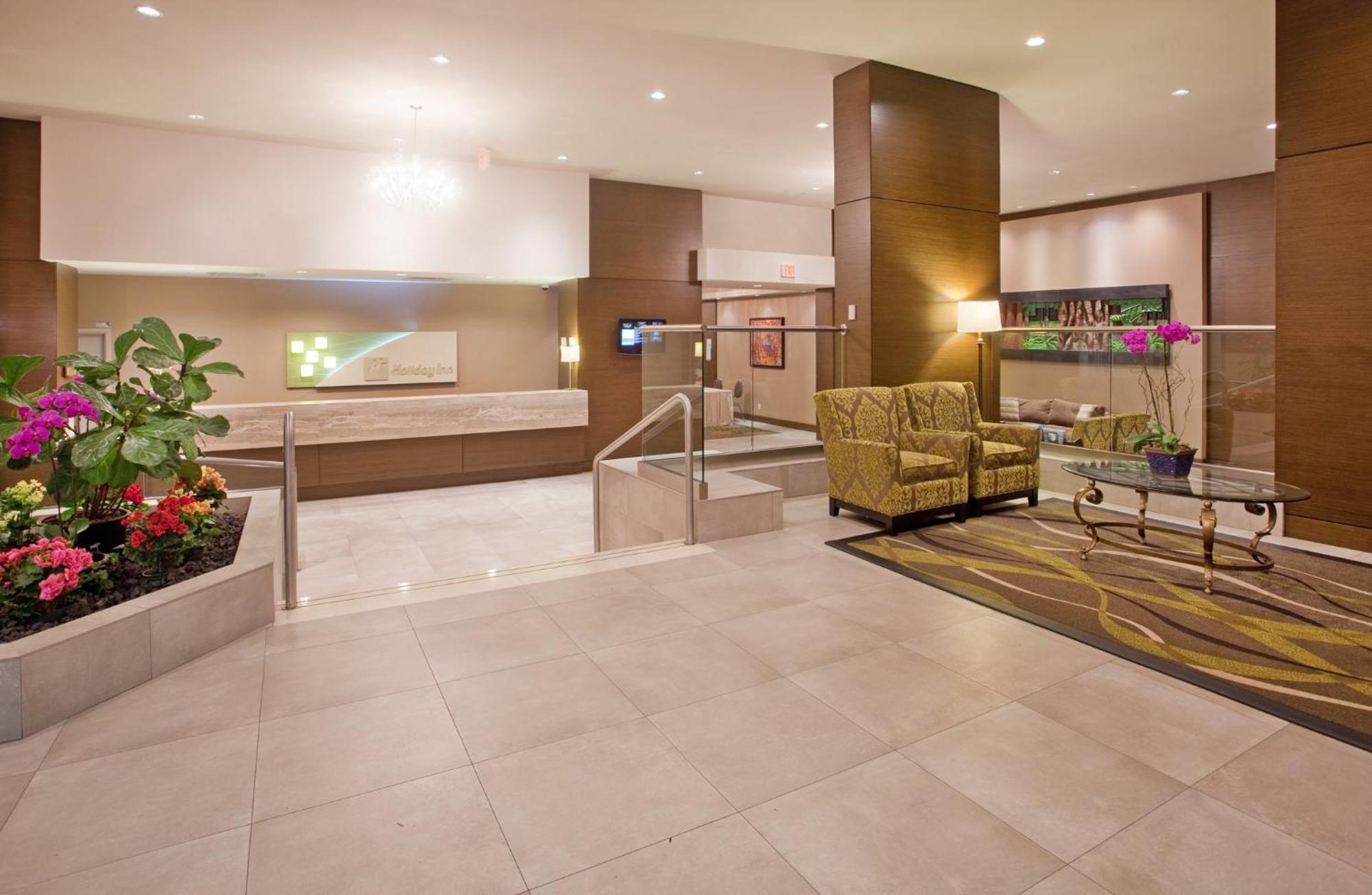 Holiday Inn Vancouver-Centre Broadway By Ihg Bagian luar foto