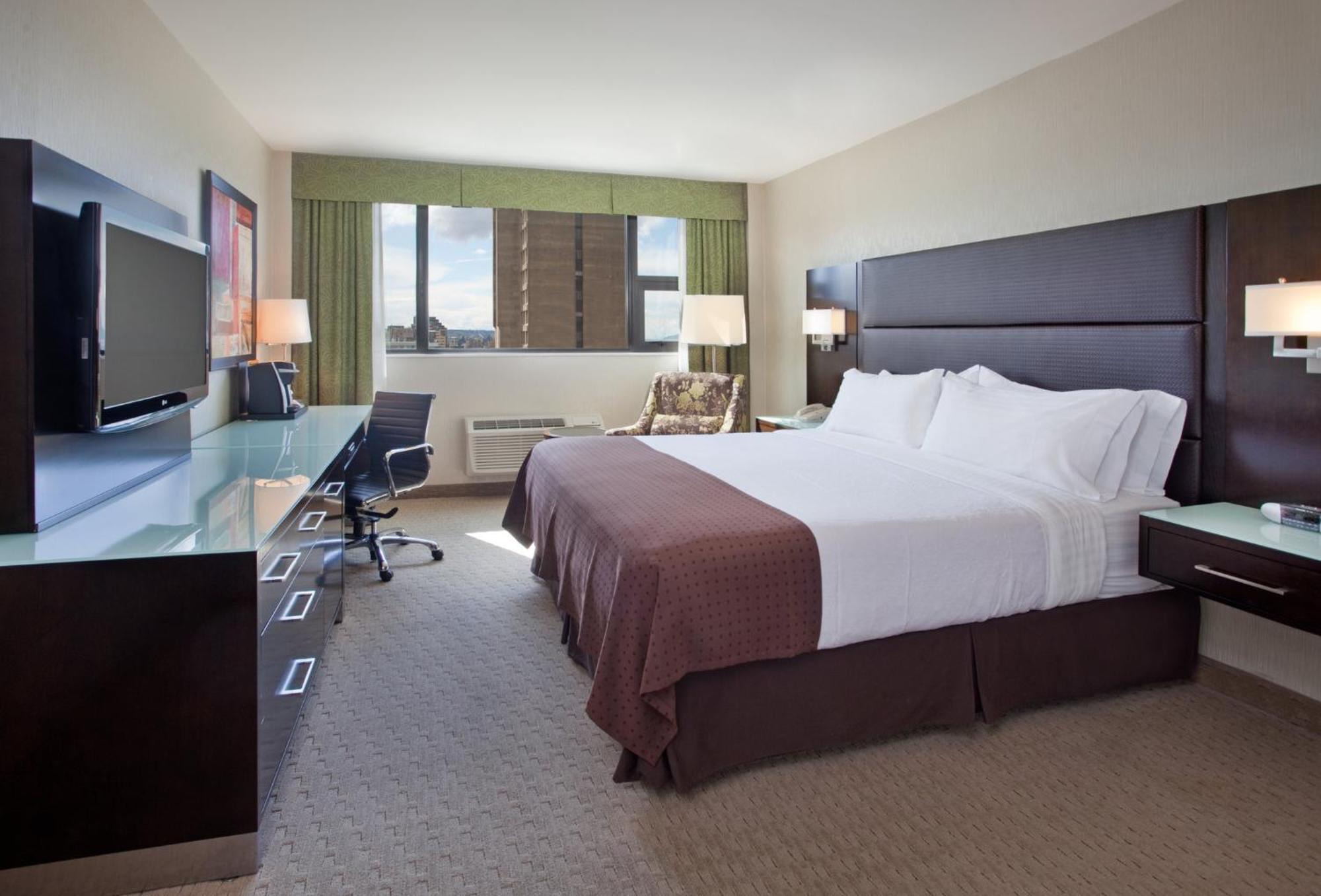 Holiday Inn Vancouver-Centre Broadway By Ihg Bagian luar foto