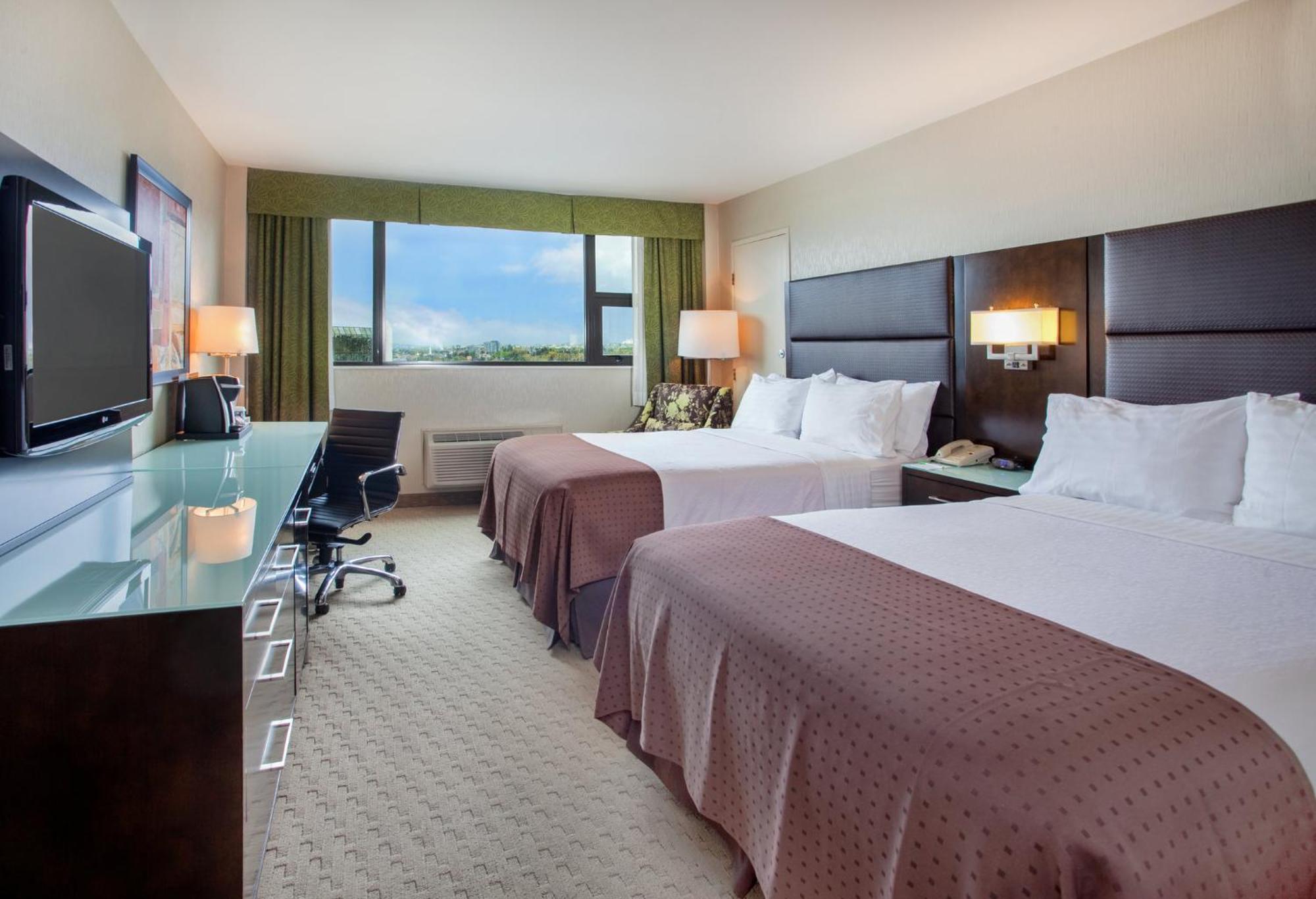 Holiday Inn Vancouver-Centre Broadway By Ihg Bagian luar foto