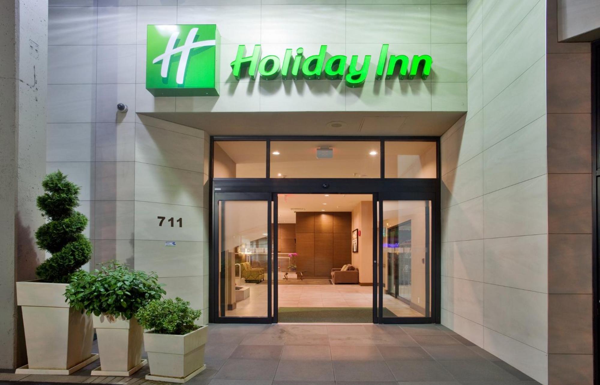 Holiday Inn Vancouver-Centre Broadway By Ihg Bagian luar foto
