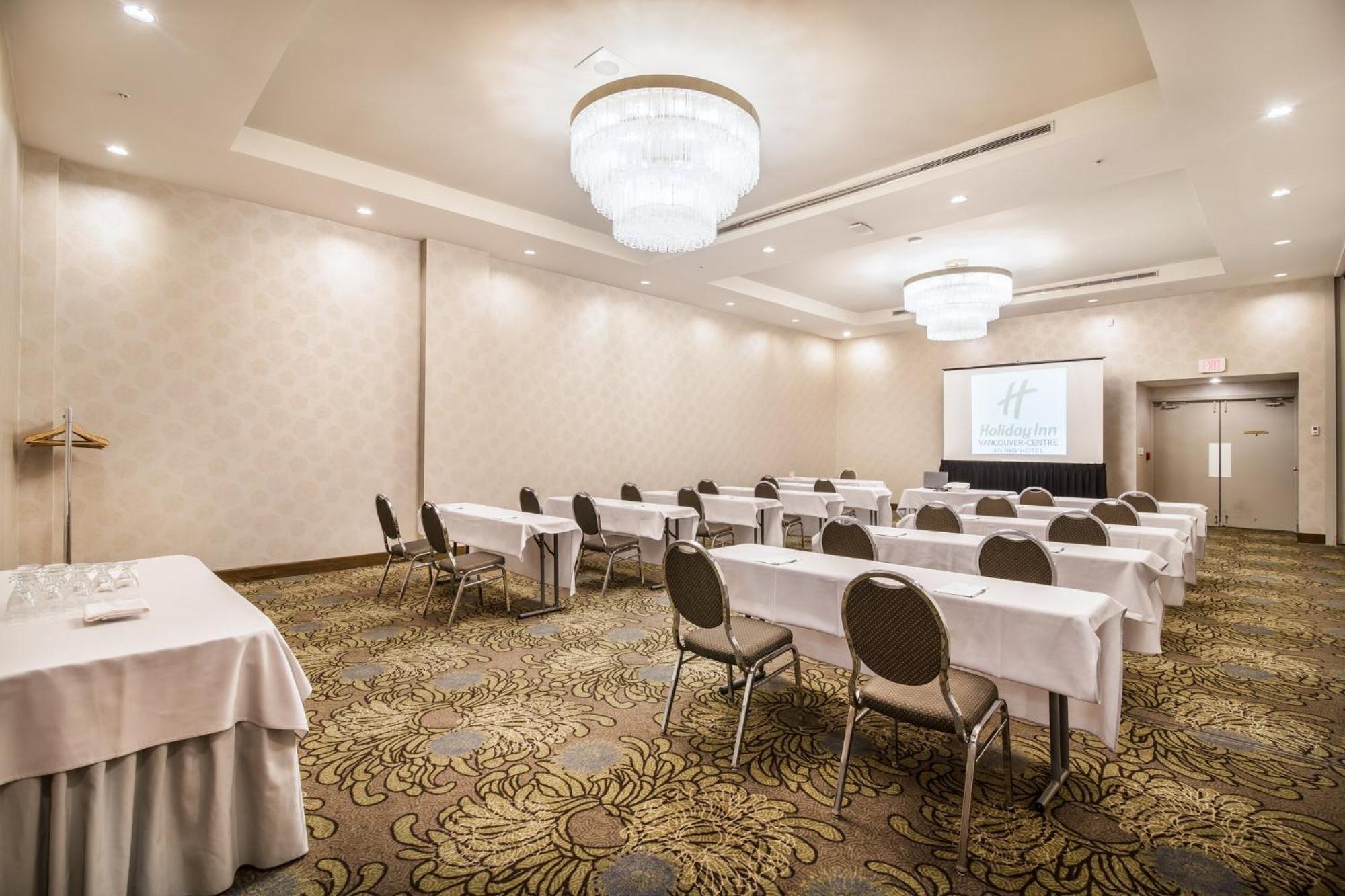 Holiday Inn Vancouver-Centre Broadway By Ihg Bagian luar foto